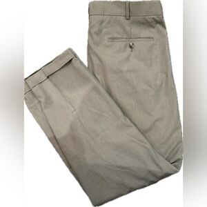 Roundtree and York Easy Care Men’s Tan Checkered Pleated Dress Pants Size‎ 36x30